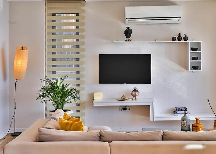Вилла 4 Bedroom Luxury In Kiziltas -