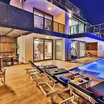 4 Bedroom Luxury In Kiziltas - Βίλα *