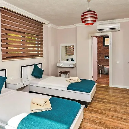 4 Bedroom Luxury In Kiziltas -