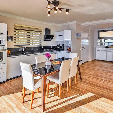 Villa 4 Bedroom Luxury In Kiziltas -